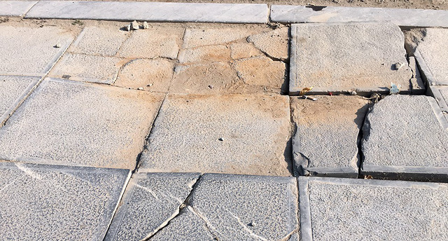 Hè phố Hà Nội ngổn ngang vì đá lát bền 70 năm